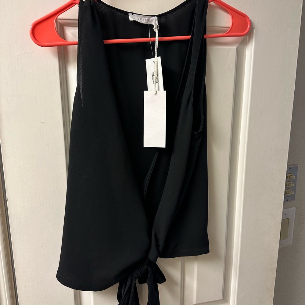 Sheer tank with front tie